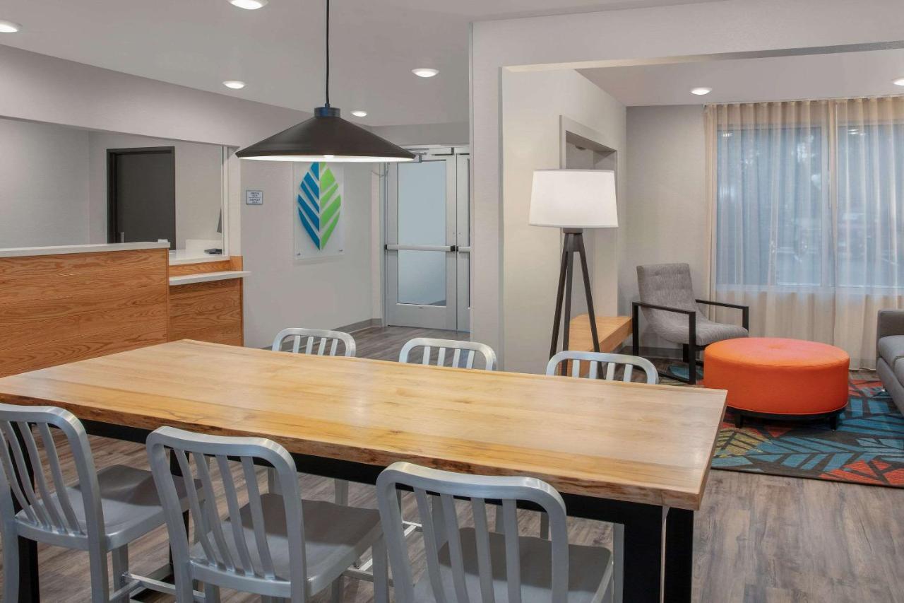 Lake Arbor Wood Spring Suites Washington Dc East Arena Drive מראה חיצוני תמונה